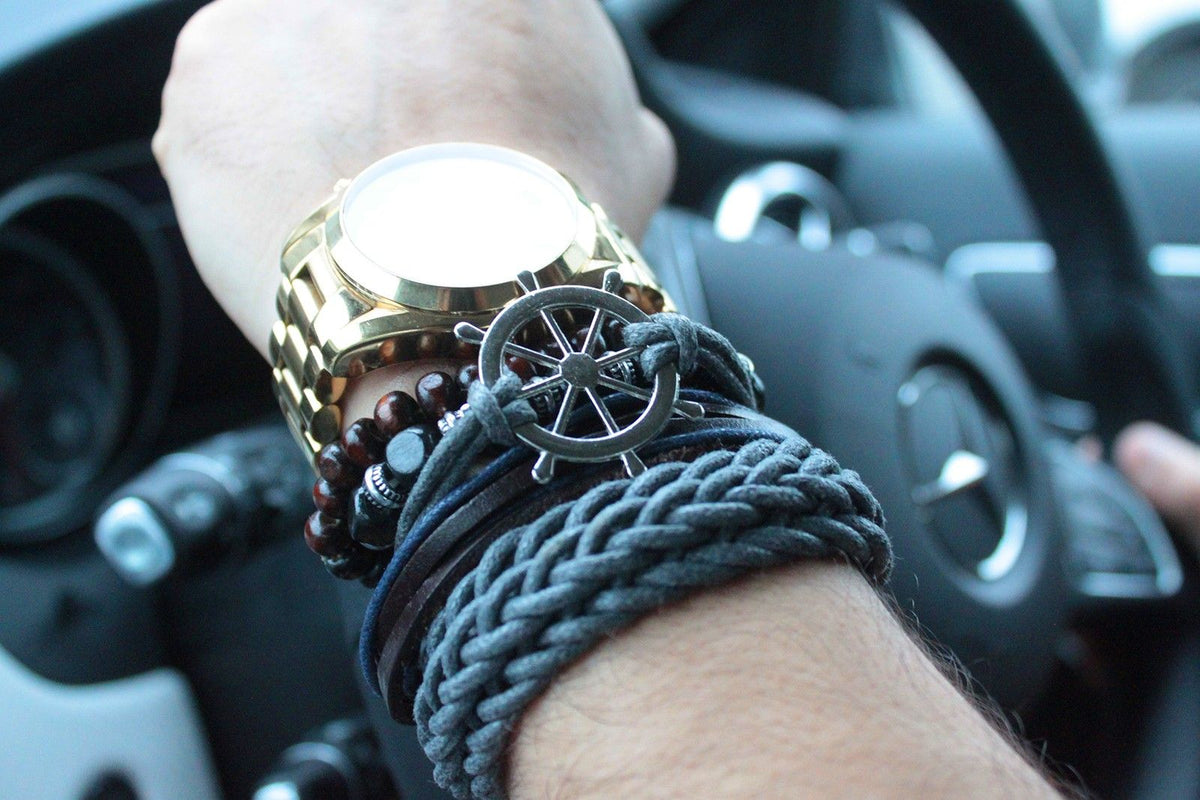 Set de Pulseras de Hombre - Metal y Cuero (diseño aleatorio)