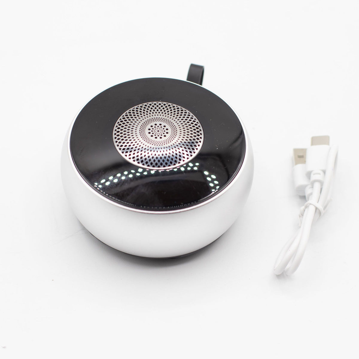Altavoz mini plateado con efecto de iluminación Mandela