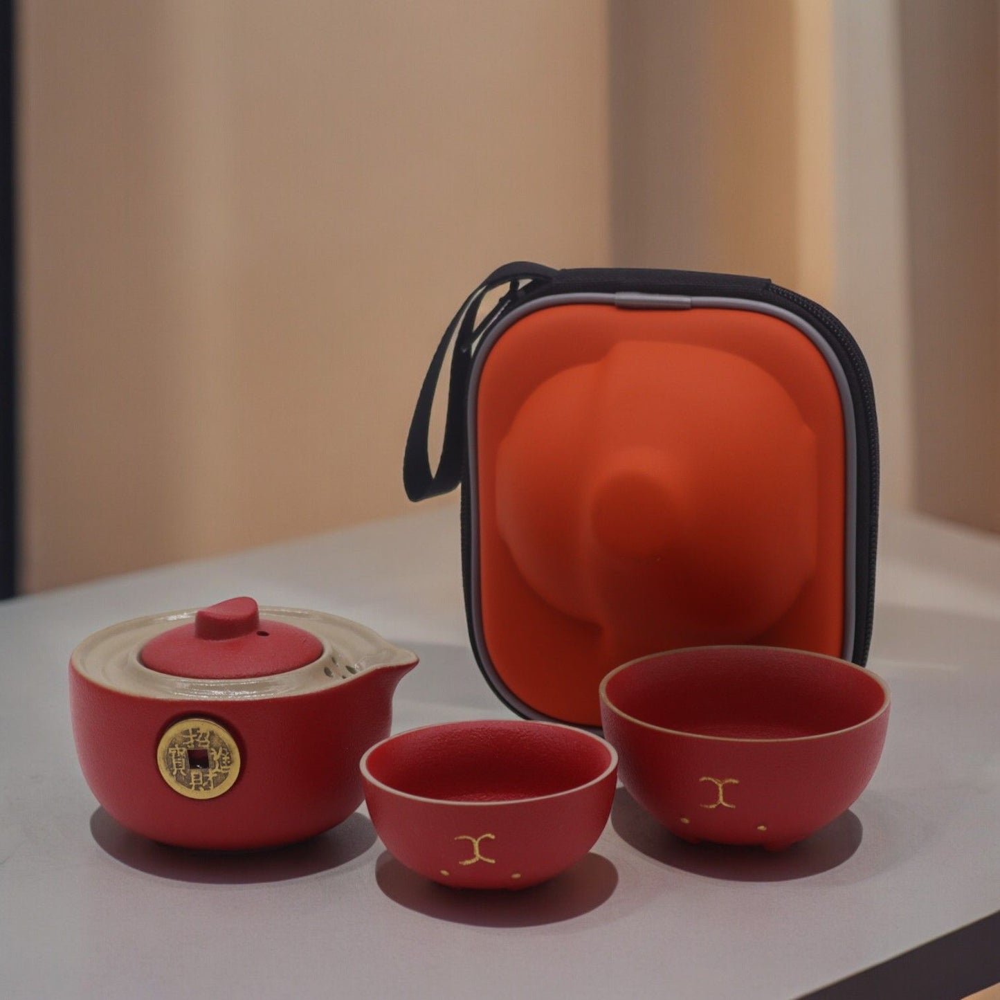 Set de Tetera con dos Tazas & Estuche de Viaje Rojo con Forma de Gato del Dinero