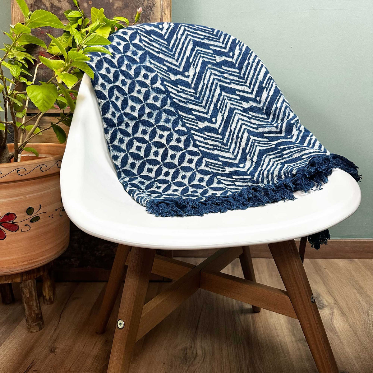 Manta Índigo Hecha a Mano - 170 × 120 cm - Olas Namoona