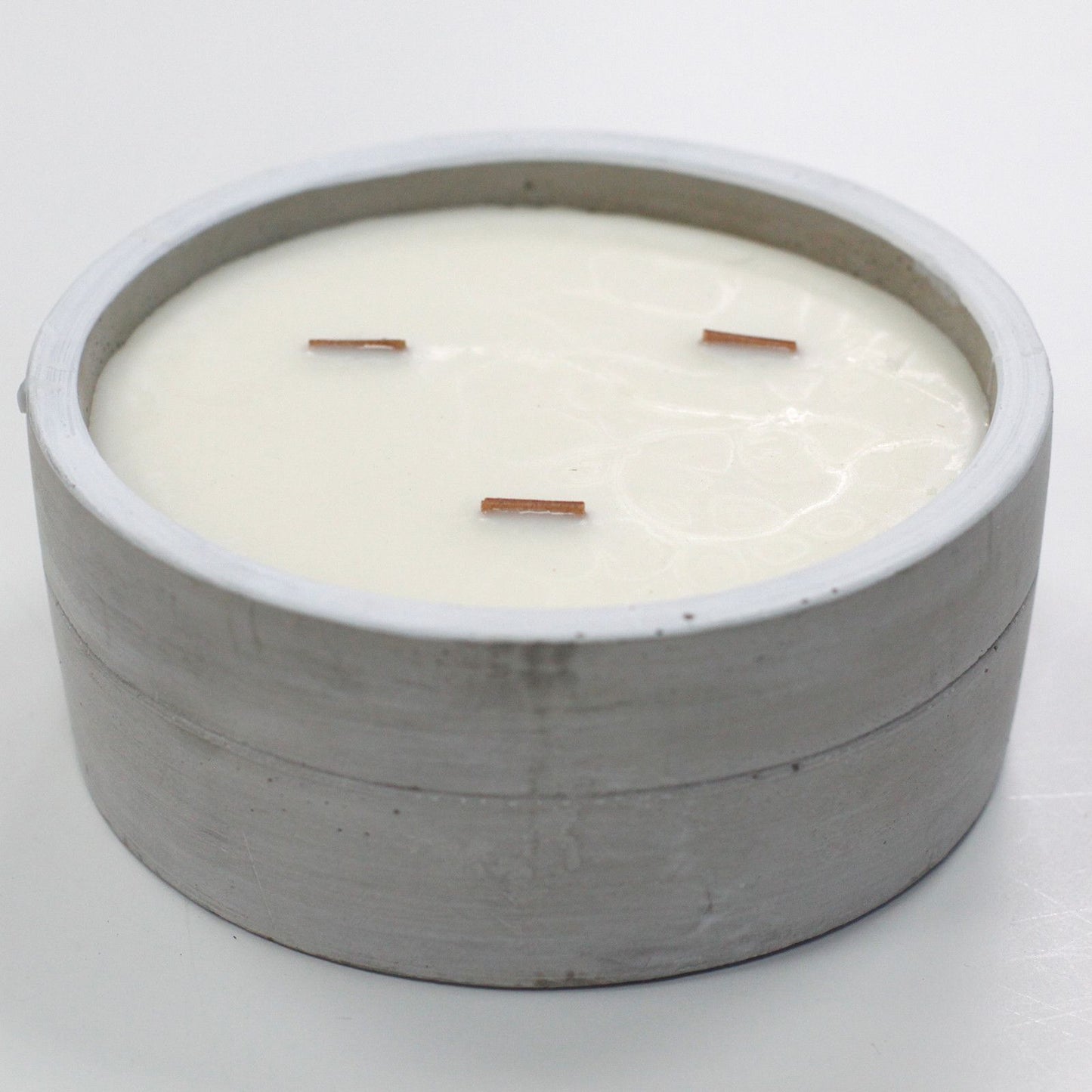 Vela Grande con Mecha Triple de Madera con Fragancia a Pachulí y Ámbar Oscuro