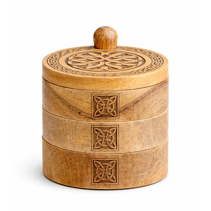 Caja giratoria de tres niveles tallada al estilo celta