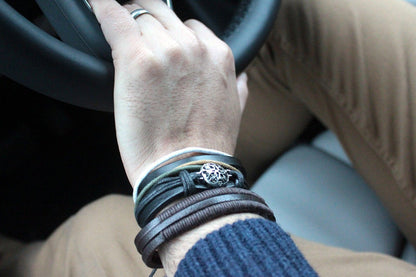Pulsera de Hombre - Metal Y Cuero (color aleatorio)