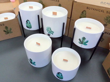 Vela con mecha de madera y Candelabro Botánico De Hierro