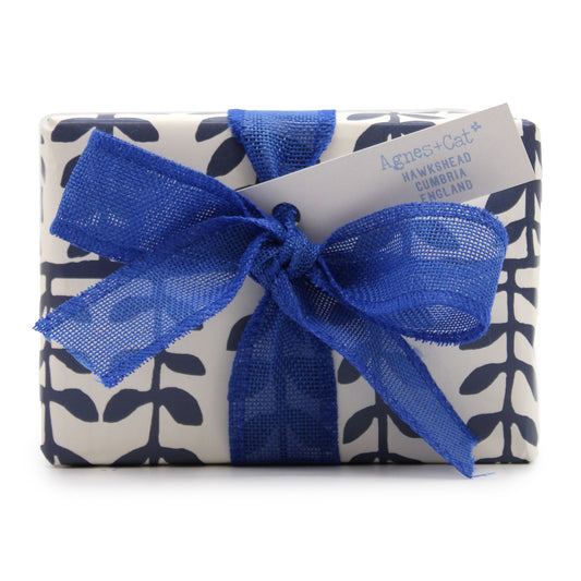 Set de Regalo: Bombas de baño Sal Marina y Musgo & Dolly Azul + Vela de Violeta de Parma