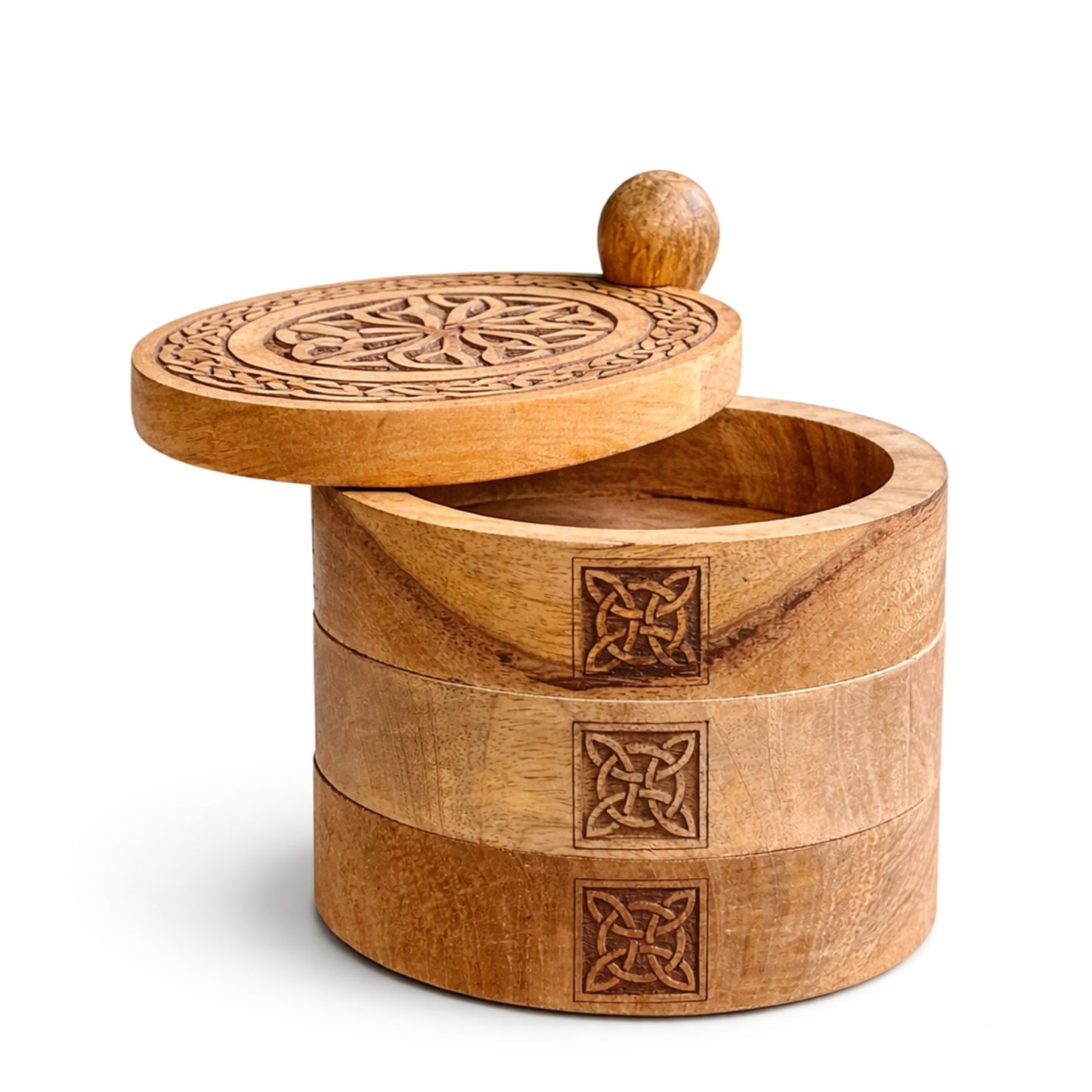 Caja giratoria de tres niveles tallada al estilo celta
