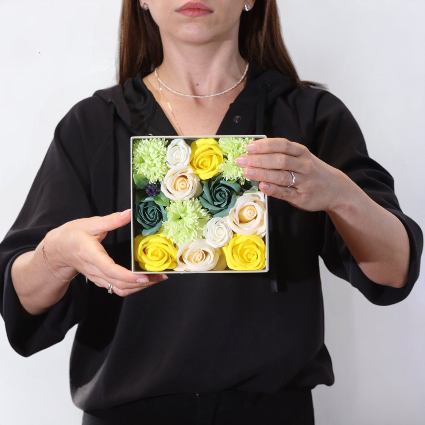 Caja Cuadrada - Celebraciones de Primavera - Amarillo y Verdes - Flores de Jabón