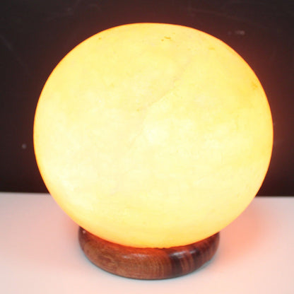 Lámpara de Sal de Forma Circular con Base de Madera